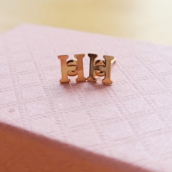 Letter earrings - Picture 6 of 7